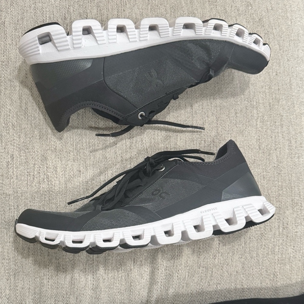 NWOT On Running Cloud Athletic Shoes - Picture 2 of 5